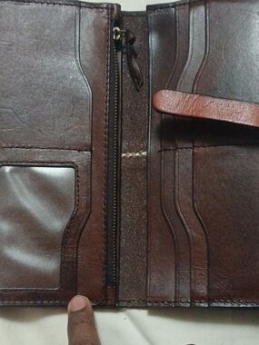 Women Brown Leather Bifold Wallet with Zip Coin Pocket